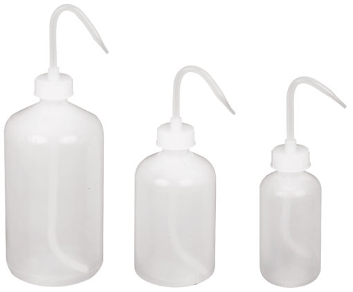 PISSETTE EN PLASTIQUE